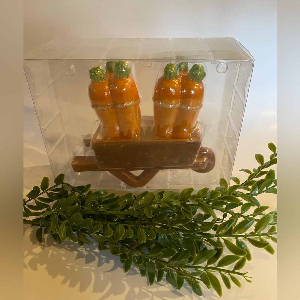 Ceramic Easter/Spring Carrot Salt & Pepper Shakers